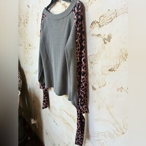 🍂 Off Shoulder Waffle Knit Green Top with Cheetah Print Sleeves –🍁Medium